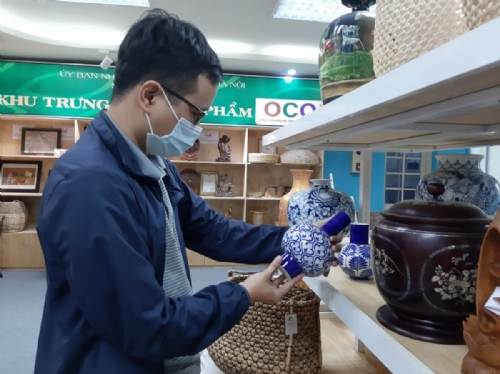 Hanoi hosts exhibition on handicrafts and OCOP products