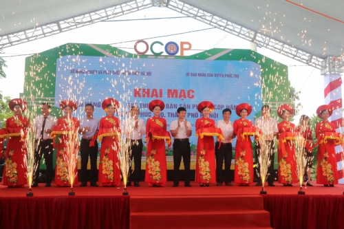 Opening of the OCOP product introduction week in Hanoi in 2022 in Phuc Tho district